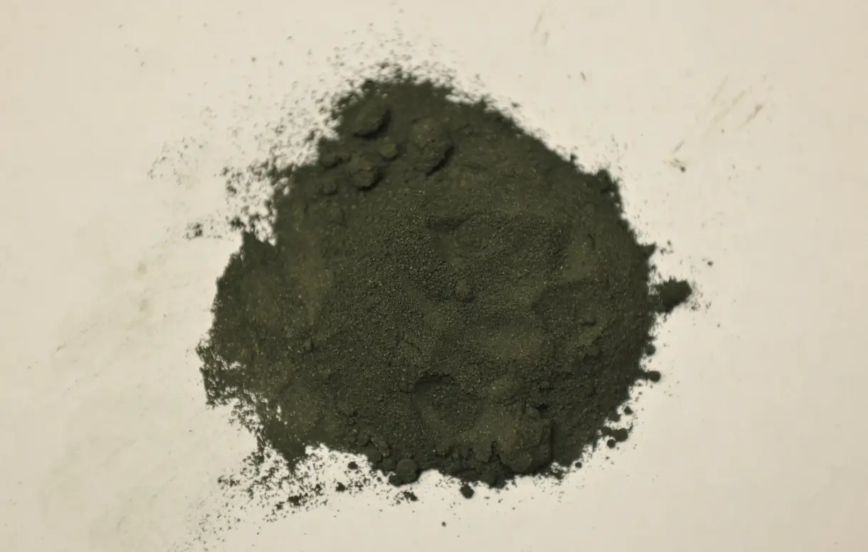 Dark olive-green vanadium oxide powder material for refining and reclamation services
